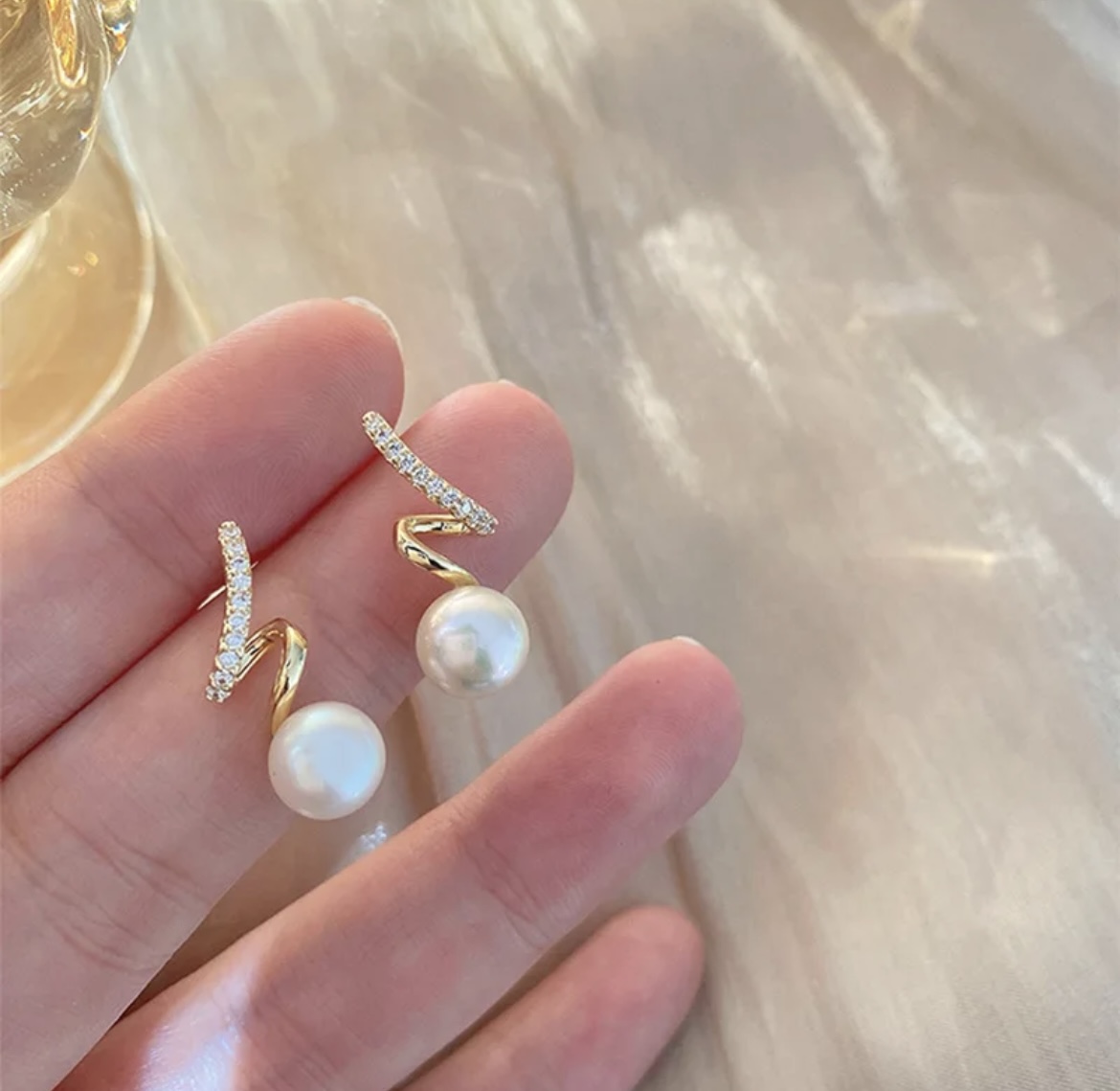 Twisted Pearl Minimalist Cute Earring